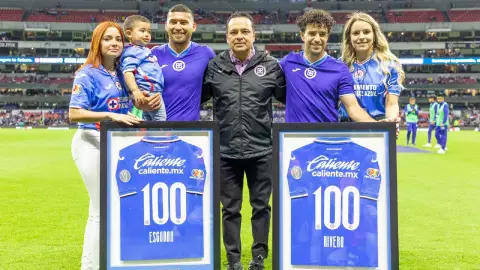 Reconocimiento a Rivero y Escobar con Cruz Azul