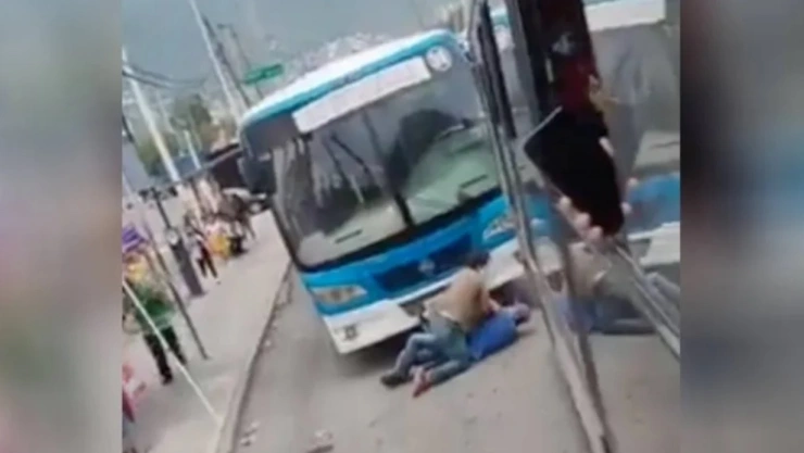 Choferes de trasnporte público pelean en monterrey