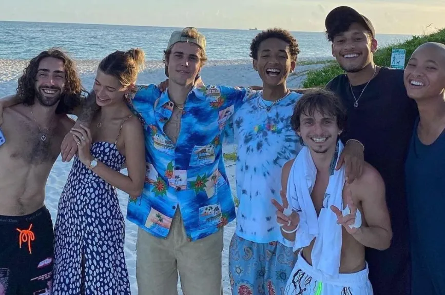 Jaden y Justin se besan (8).jpg