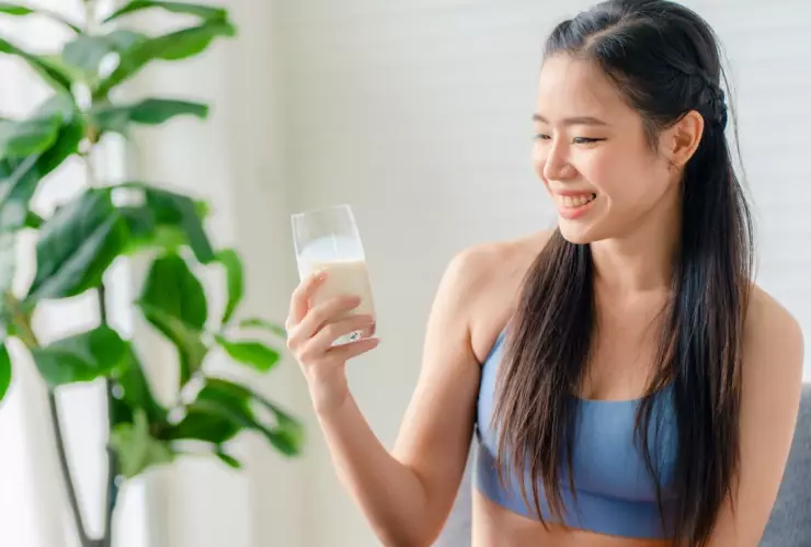 ¿Qué tan saludable es tomar leche vegetal todos los días? Lo que debes saber