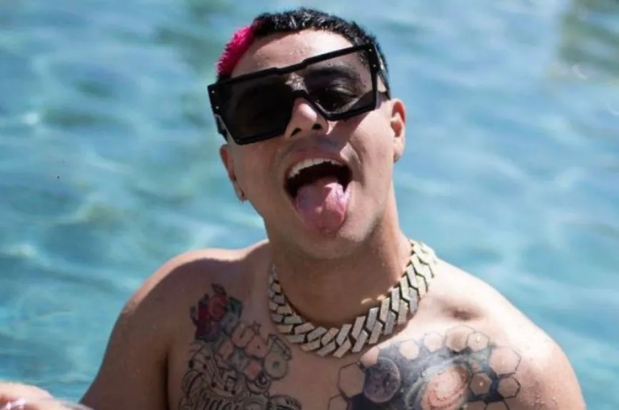 Eduin cabello rosa.jpg