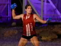 8 Mati tira con los costales de arena para derribar un cubo. ¡Pierde su primera vida!.jpg