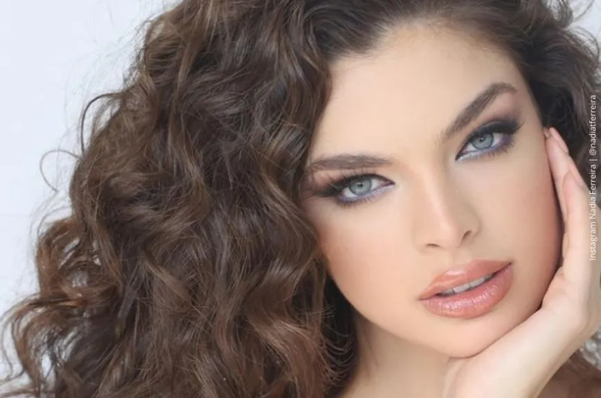 Nadia Ferreira con el cabello rizado..jpg