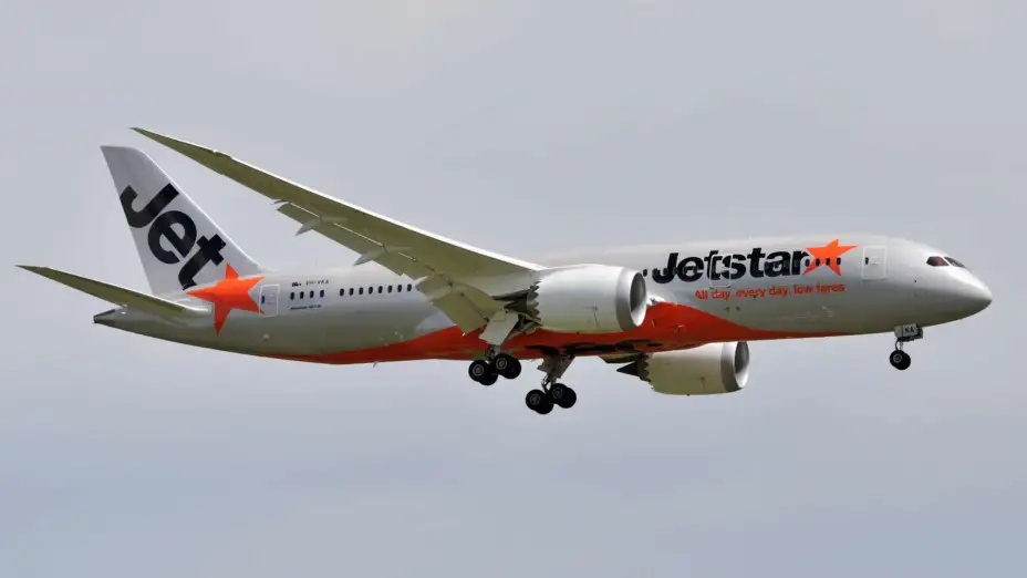 Avión de Jetstar llegando a Melbourne, Australia.