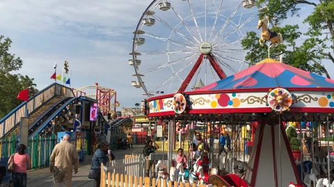 Postal de un parque de atracciones en EU.