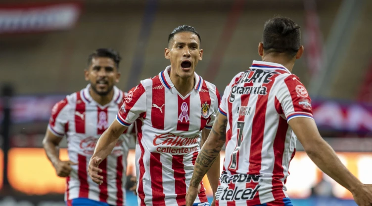 Celebración de gol de las Chivas