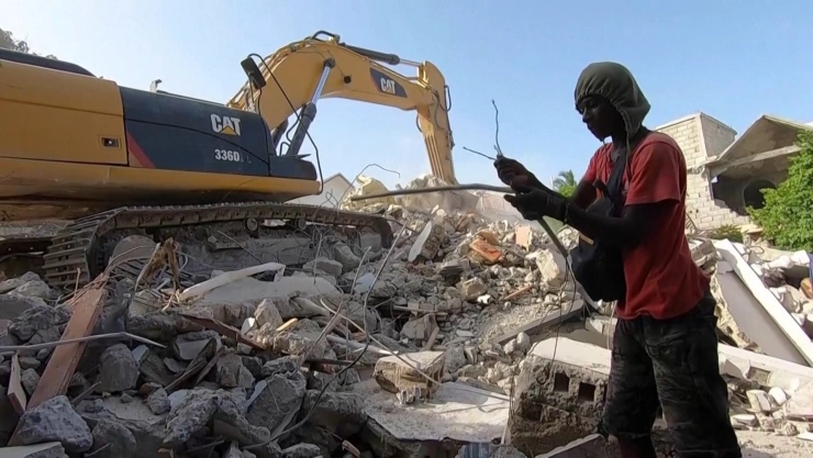 Recolección de chatarra, nueva forma para sobrevivir en Haití.