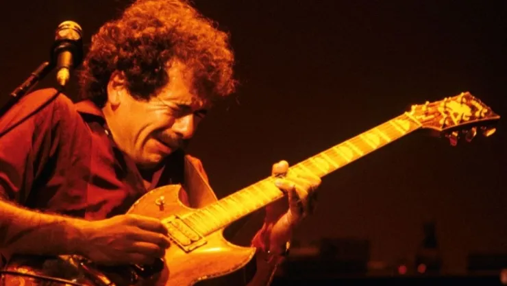 Hospitalizan a Carlos Santana antes de su concierto; ¿cuál es su estado de salud?