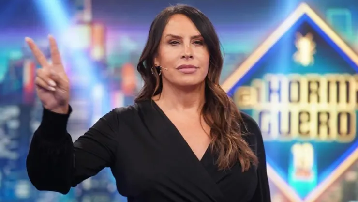 Karla Sofía Gascón defiende a Selena Gómez y asegura que Eugenio Derbez es un cobarde