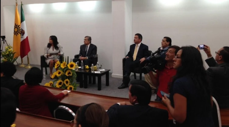 Durante el diálogo, Cárdenas Solorzano reclamó que los planteamientos que realizó anteriormente no fueran tomados en cuenta