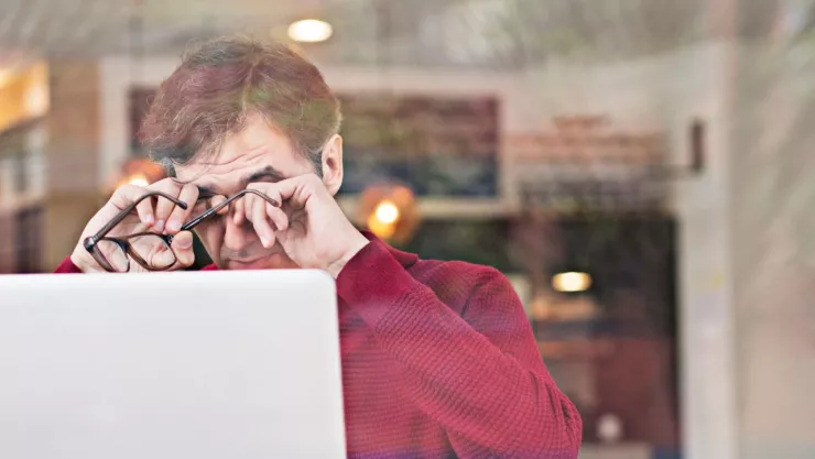 Estudio revela si es bueno usar filtro azul en los lentes