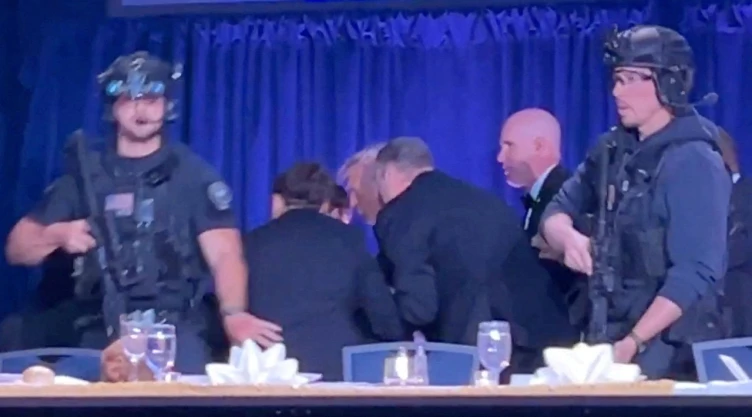 Trump fue evacuado tras disparos en una cena con corresponsales de la Casa Blanca.