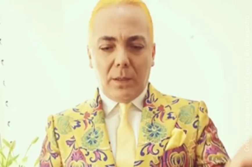 Cristian Castro de amarillo..jpg