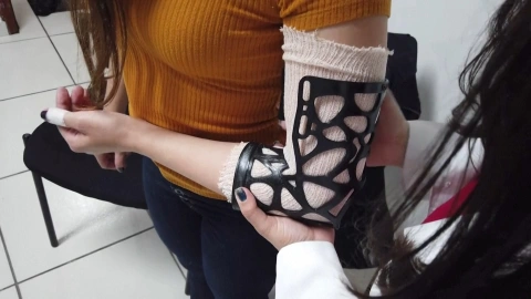 En Brasil jóvenes crearon un molde ecológico que sustituye al yeso.