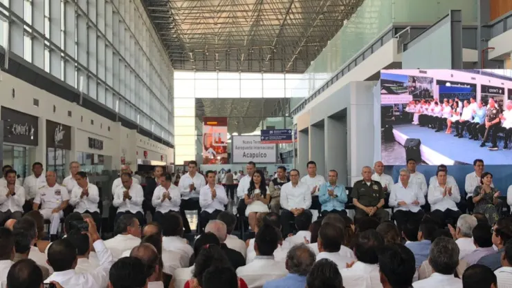Enrique Peña Nierto inaugura aeropuerto