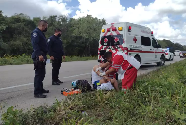 vuelca carro en carretera felipe carrillo puerto - bacalar