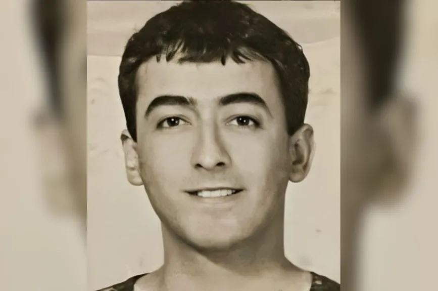 Adal Ramones es uno de los presentadores más famosos de México y hoy te mostramos cómo lucía en su juventud nuestro querido conductor de La Granja VIP.