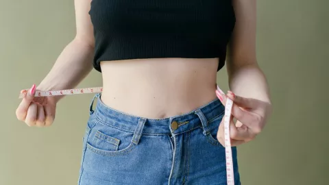 El ejercicio con el que lograrás tener la cintura más pequeña