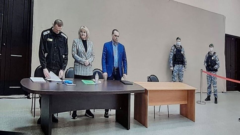 Condenan a Alexei Navalny, opositor de Putin, a 9 años de cárcel