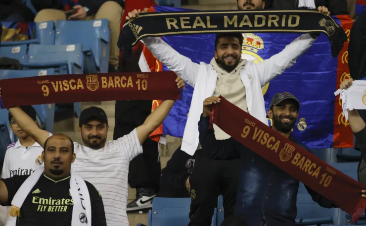 Aficionados del Real Madrid y Barcelona