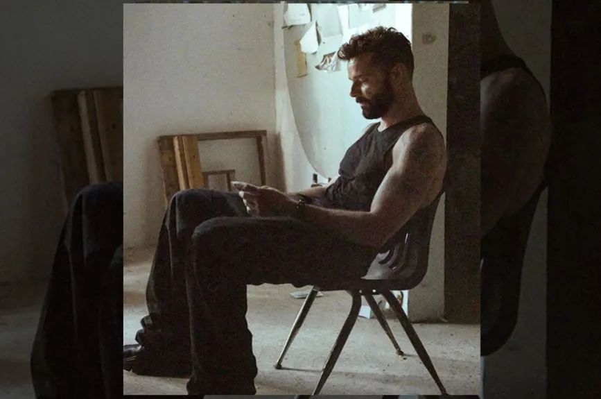 Ricky de negro.jpg