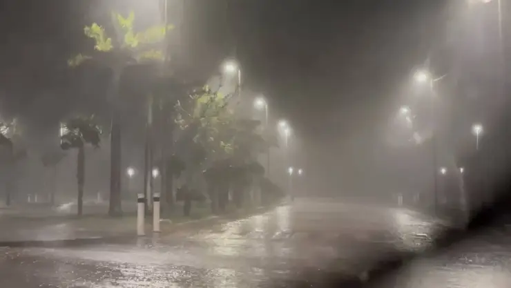 VIDEOS | Así lucen las playas de Cancún DURANTE la llegada del huracán Beryl a Quintana Roo