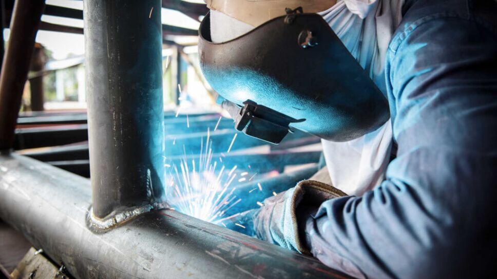 Oferta laboral Canadá busca soldadores mexicanos