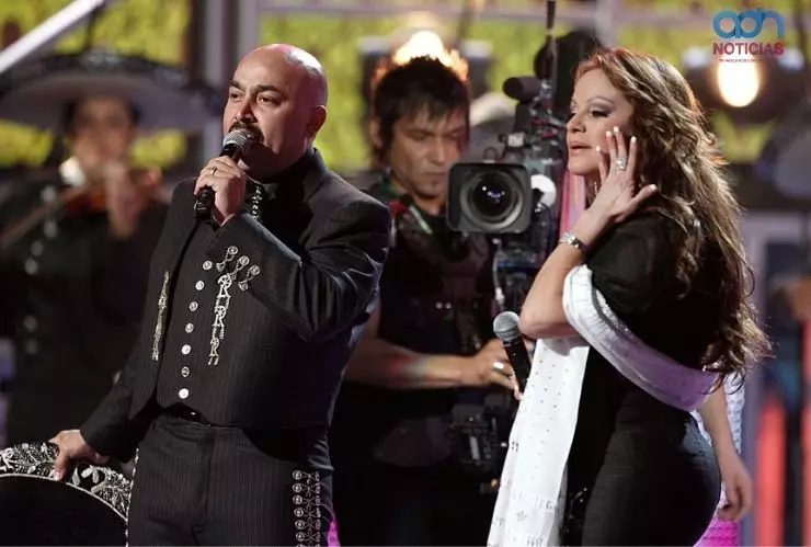 Lupillo restos de Jenny Rivera.jpg