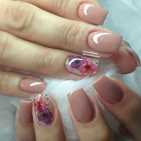 Uñas con relieve