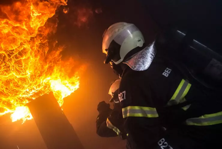 ¡Incendio en Tlaquepaque! Camión reducido a cenizas por las llamas