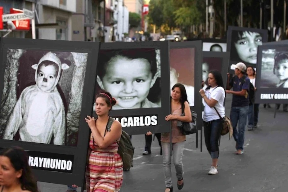 Familiares y simpatizantes marcharon por Reforma y el Ángel de la Independencia, para pedir justicia por los 49 niños que murieron en el incendio de la guardería ABC