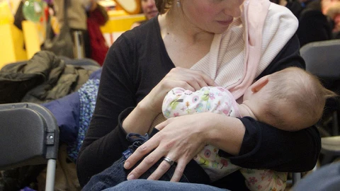 Investigadores del Reino Unido descubrieron el motivo por el que los bebés con lactancia materna tienen un mejor sistema inmunológico.