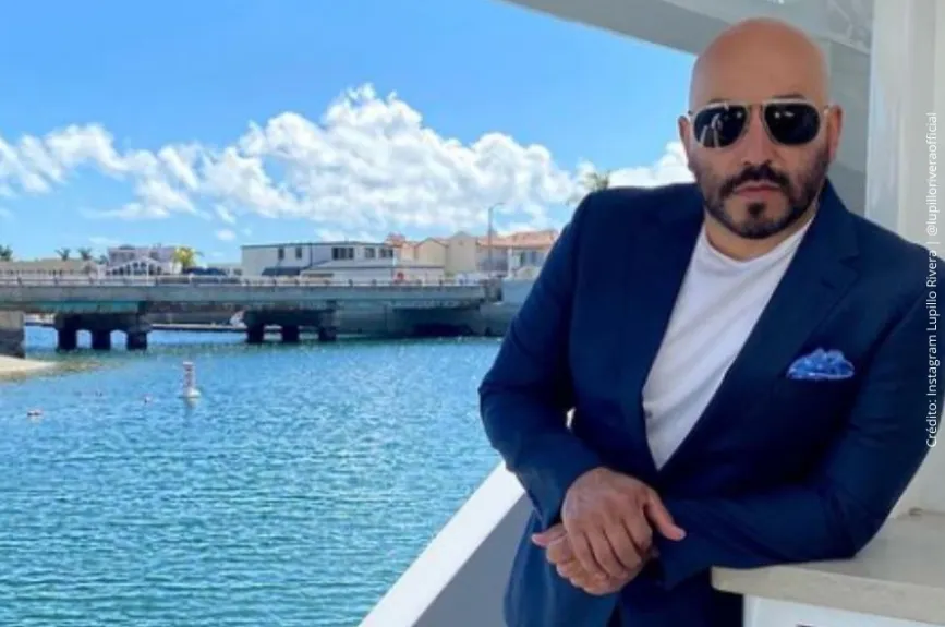 Lupillo Rivera con gafas..jpg
