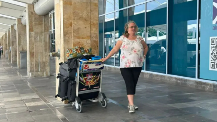 ¡Regresó a casa! Lisa Lee Wenk, la mujer canadiense varada en el Aeropuerto de Cancún