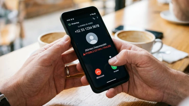 Cuidado con las llamadas de WhatsApp: Esta es la nueva estafa que está dejando a miles sin su cuenta