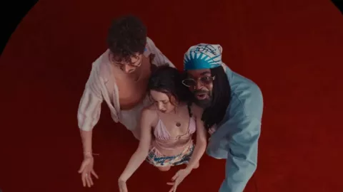 Monsieur Periné hace realidad su sueño con el lanzamiento de ‘Mucho con demasiado’