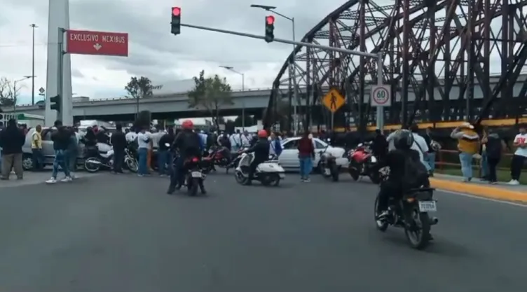 En Ecatepec, un manifestante fue atropellado por un motociclista en los bloqueos de transportistas