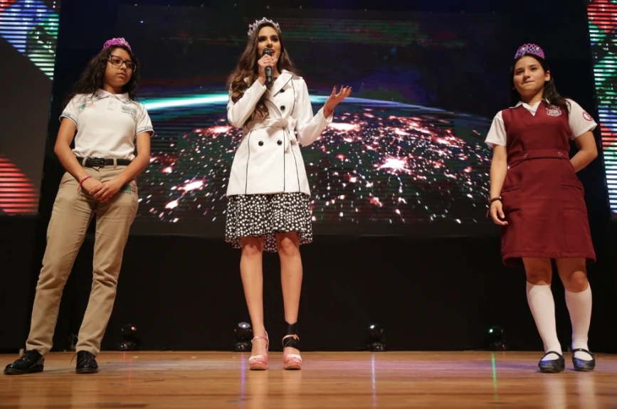 Los jóvenes participando en cada dinámica