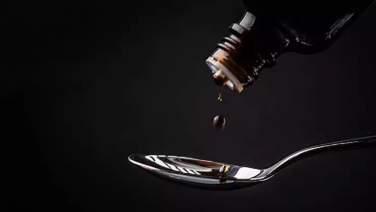 Investigan relación entre jarabes para la tos que han matado 300 niños