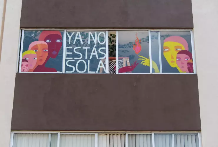 Mensaje en ventana durante pandemia de COVID-19