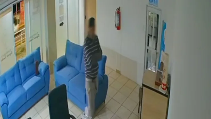 CAPTAN a presunto ladrón dentro de una funeraria (VIDEO).jpg