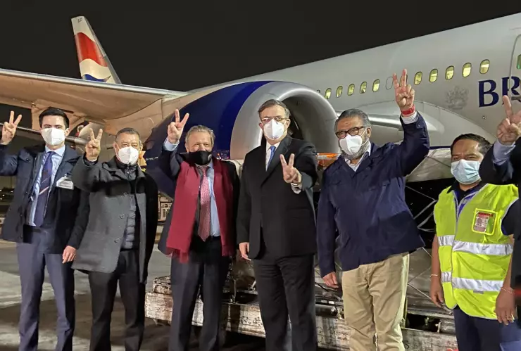 Llegan a México las primeras 200 mil vacunas Sputnik V