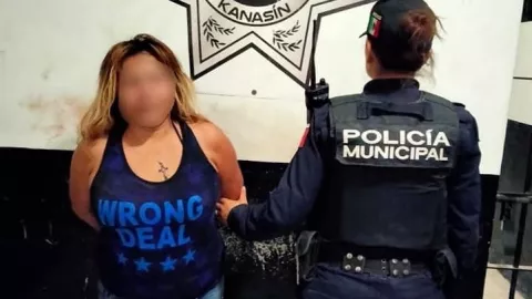 Detienen a mujer que APEDREAR casa de su vecina, en Kanasín