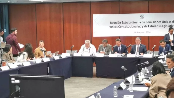 Senado aprueba en comisiones el “plan B"; oposición acusa ilegalidad y retrocesos