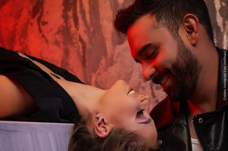 Yoss Hoffman entre besos..jpg