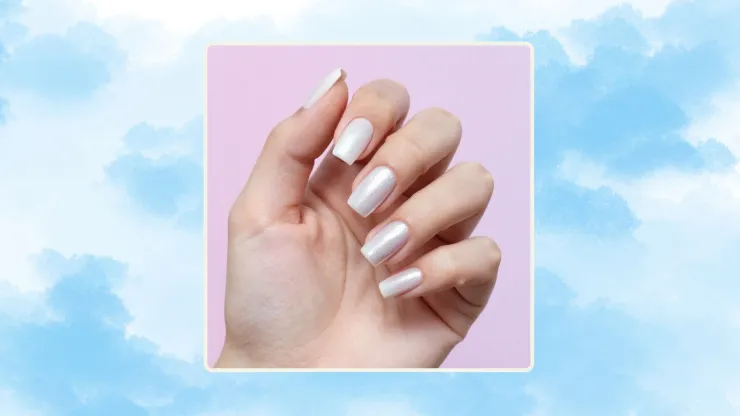 Blanco lechoso con destello diagonal
