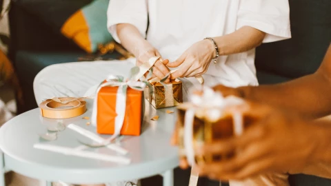 Lejos de lo material La ciencia explica por qué los regalos son un ‘motor’ de la felicidad