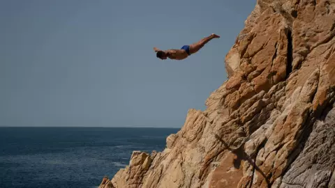 Cómo y a qué hora puedes ver los clavados en La Quebrada de Acapulco.jpg