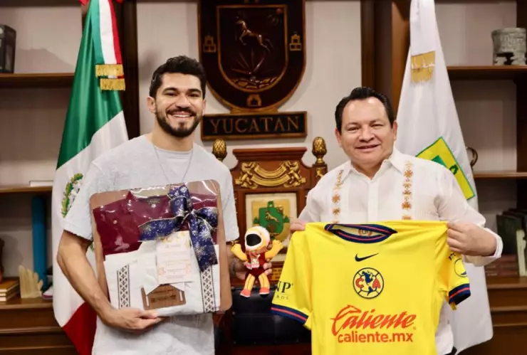 Joaquín Díaz Mena se reúne con Henry Martín, tricampeón de la Liga MX con el América.