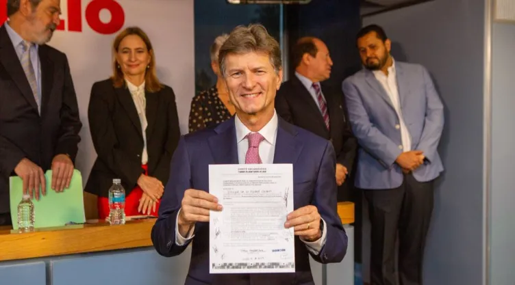 Enrique de la Madrid se registra al proceso de Va por México